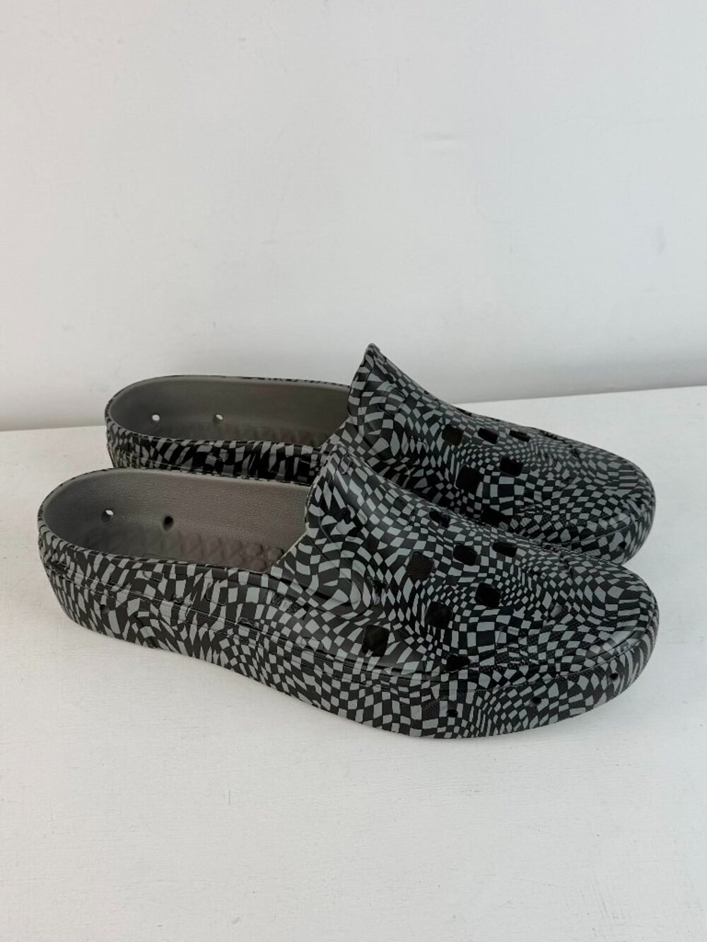 Men's 11 Women's 12.5 - Vans Slip-On Mule TRK Surf Essentials - Black